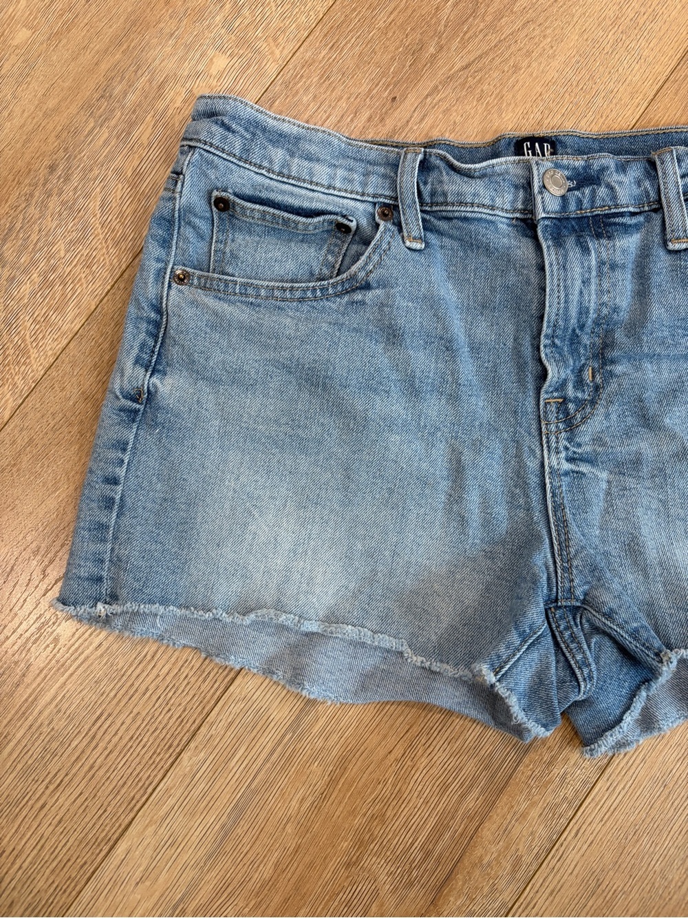 GAP Denim Cutoff Shorts Size 31 Light Wash Raw Hem